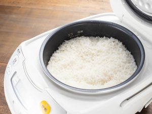 一人暮らしで炊飯器はどうする？購入それともレンタル？